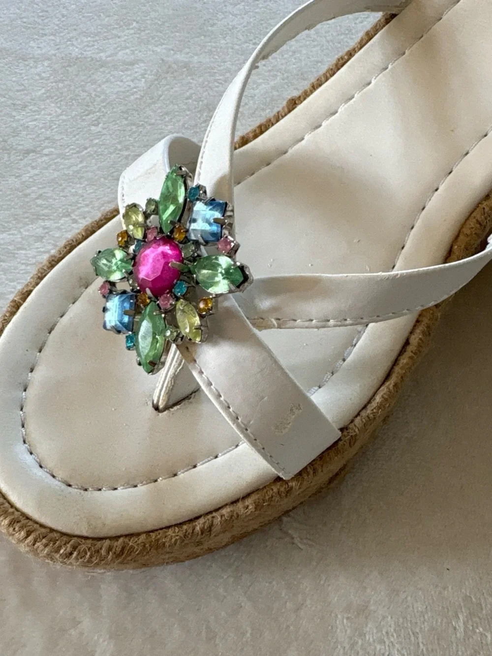 Y2K White Soda Rhinestone Floral Strappy Wedge Heels Size 7 READ